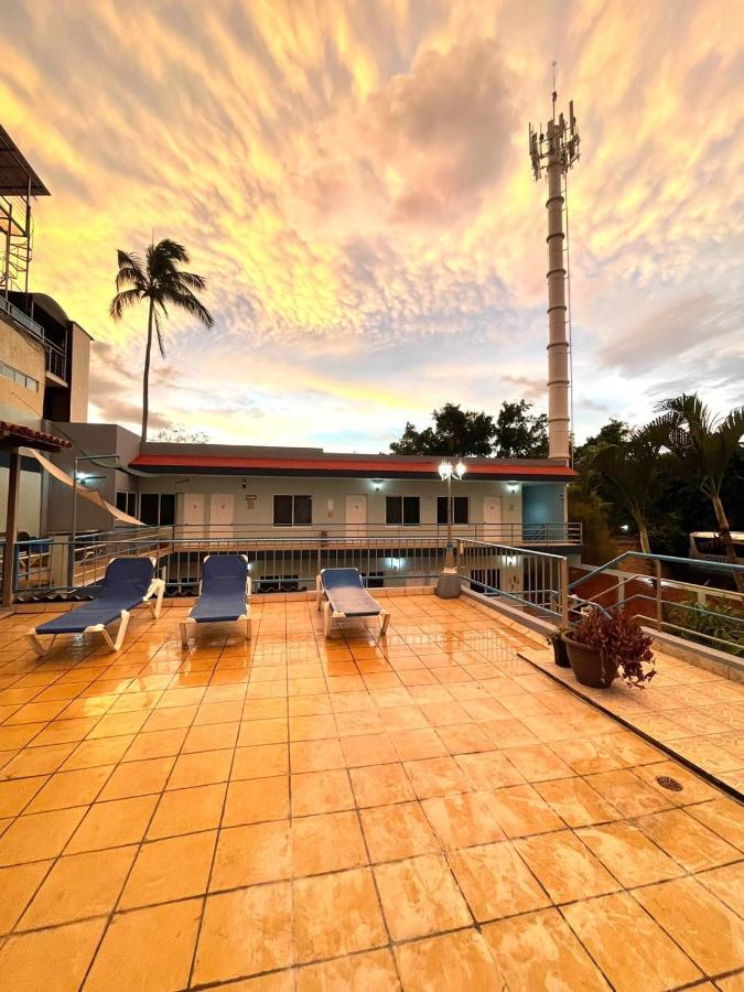 Hotel Terraza Inn 瓜亚比托斯 外观 照片